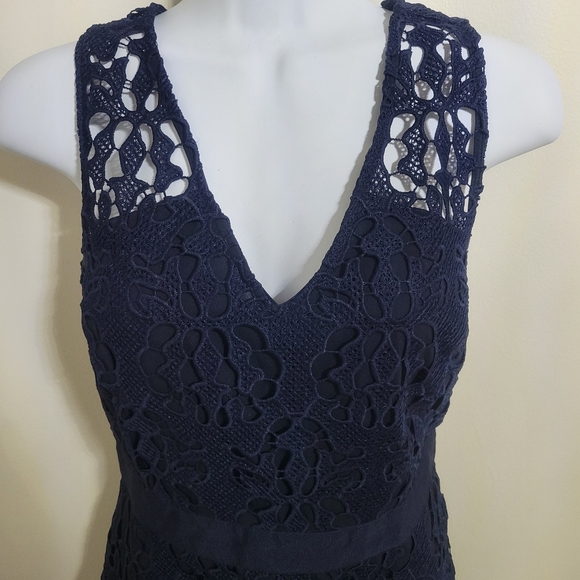 Banana Republic Navy Lace Dress Size 6 - Picture 3 of 5